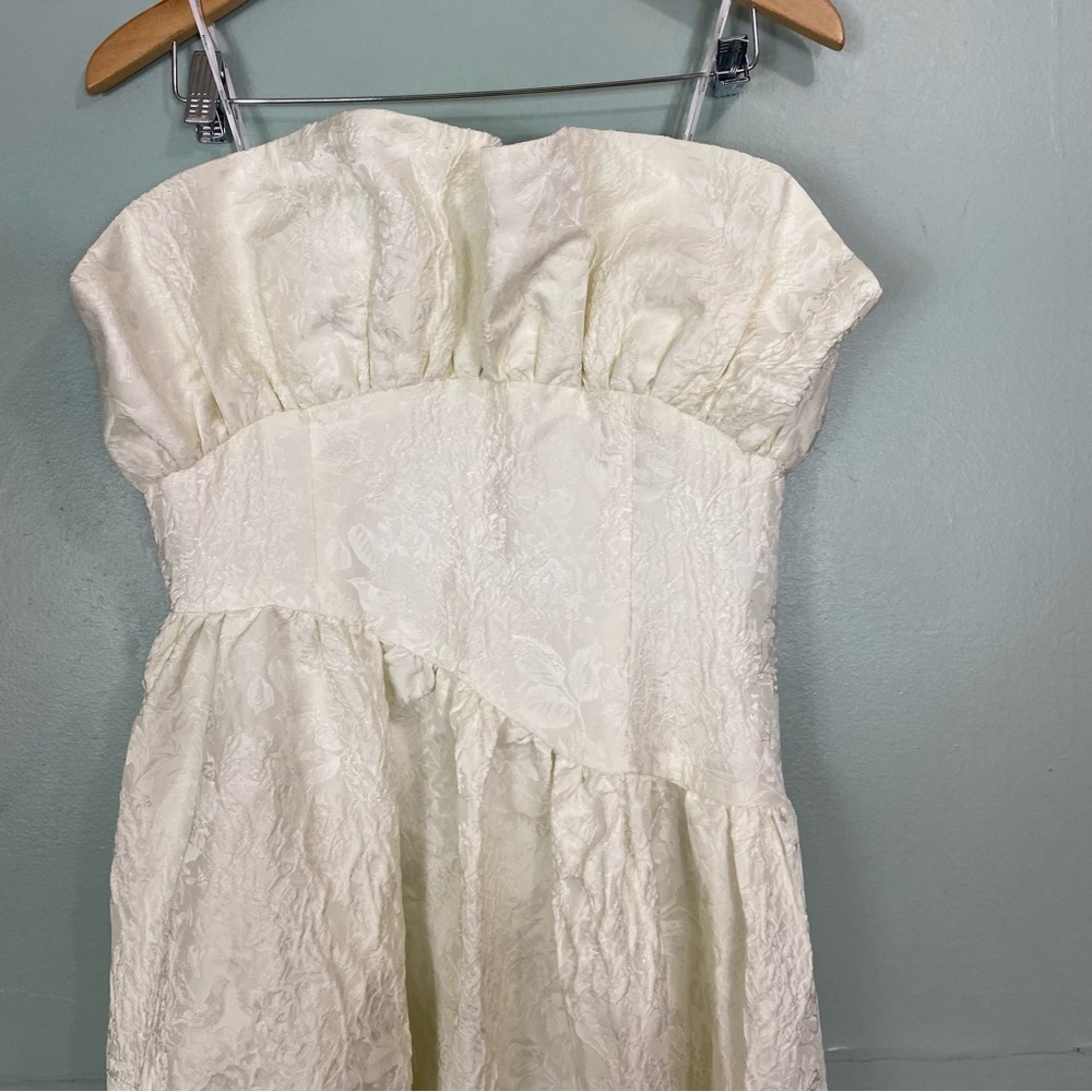 Elliatt Caspian Strapless‎ Gown Maxi Bridal Ivory Floral Ruffle Large Jacquard - Picture 3 of 16
